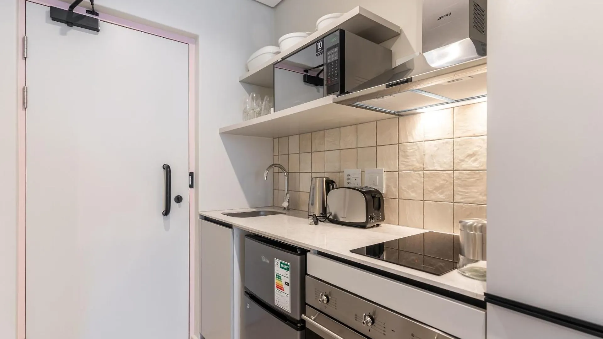 The Rose 206 - Modern Studio Apartment With Pool Κέιπ Τάουν