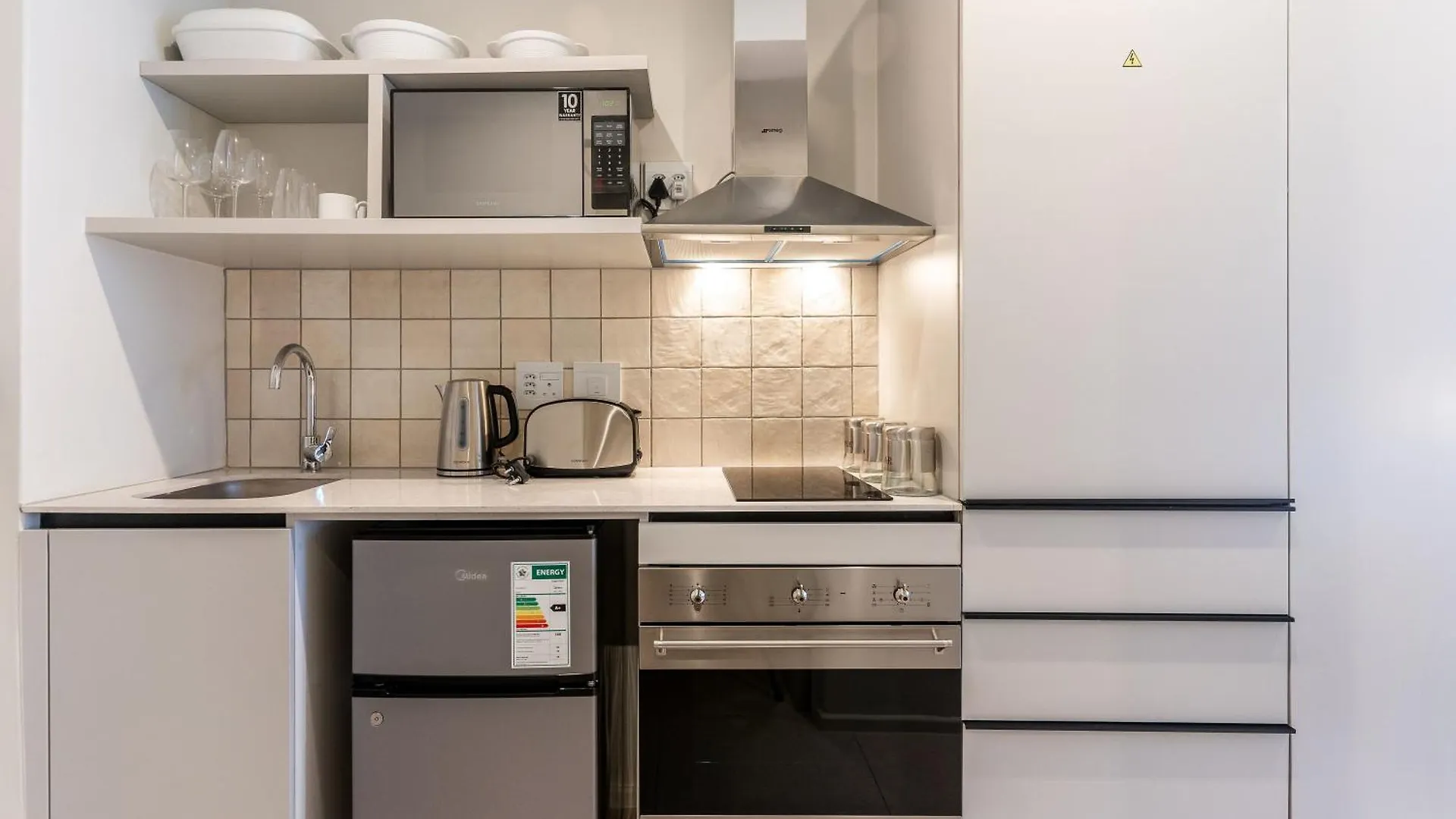 The Rose 206 - Modern Studio Apartment With Pool Κέιπ Τάουν