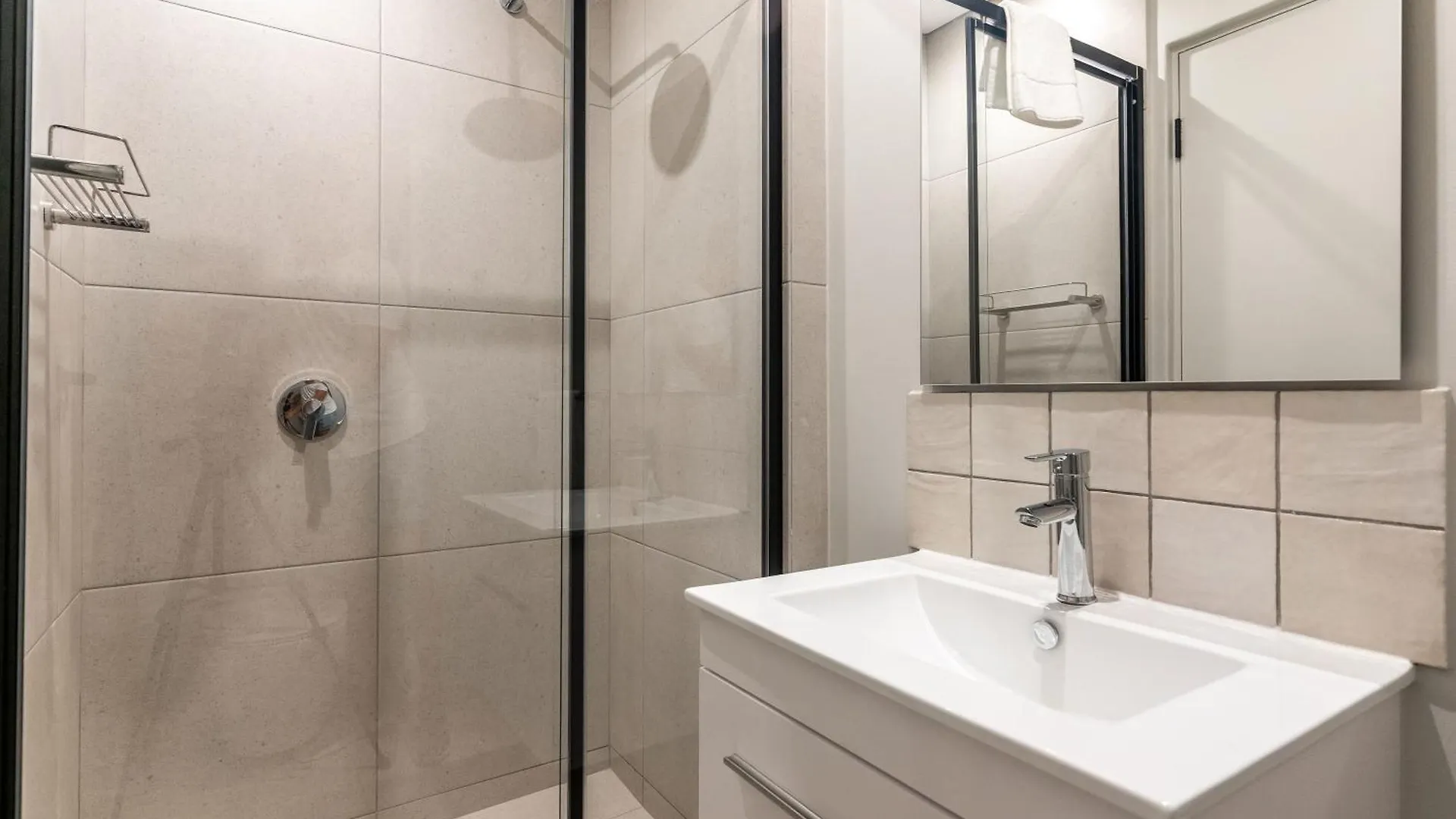 The Rose 206 - Modern Studio Apartment With Pool Κέιπ Τάουν 0*,